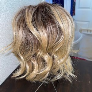 NEW WFEW short blonde wig